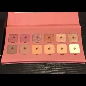 Illamasqua unveiled artistry eyeshadow palette